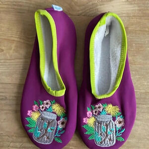 NWT VTG Snoozies Embroidered Firefly Slippers Rubber Soles Sherpa Lined 5-7